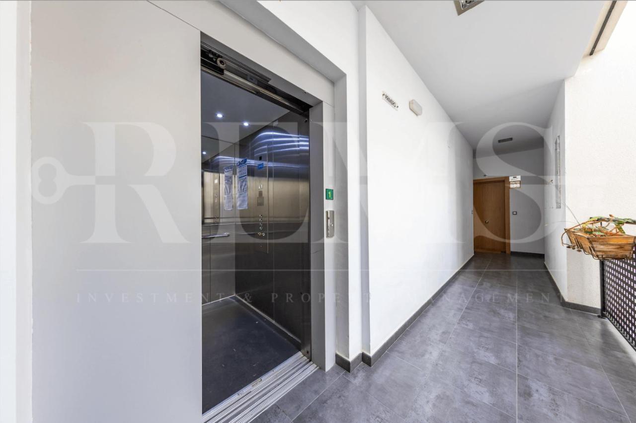 Relaxing Apartment With Community Pool & Parking- Center Málaga Kültér fotó